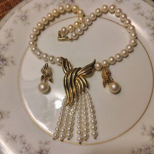 Vtg 80s Unsigned Napier Faux Creamy Pearl Gold Tone Necklace Earrings Set